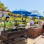 Tropical Park מלון