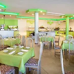 Tropical Park מלון קיאו סלבאחה