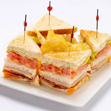 מלון Tropical Park