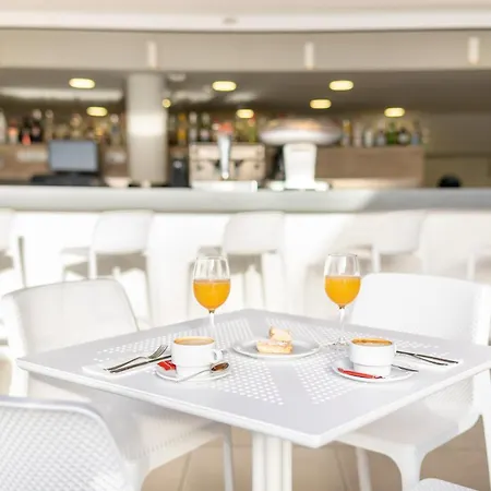 Tropical Park מלון קיאו סלבאחה