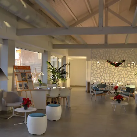 Tropical Park מלון קיאו סלבאחה