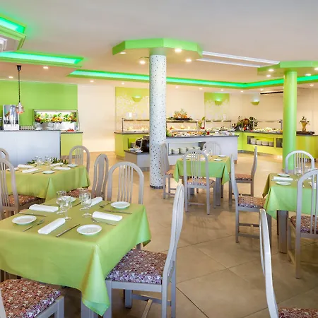 Tropical Park מלון קיאו סלבאחה